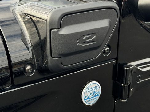 Used 2023 Jeep Wrangler Unlimited Sahara w/ Cold Weather Group image 12