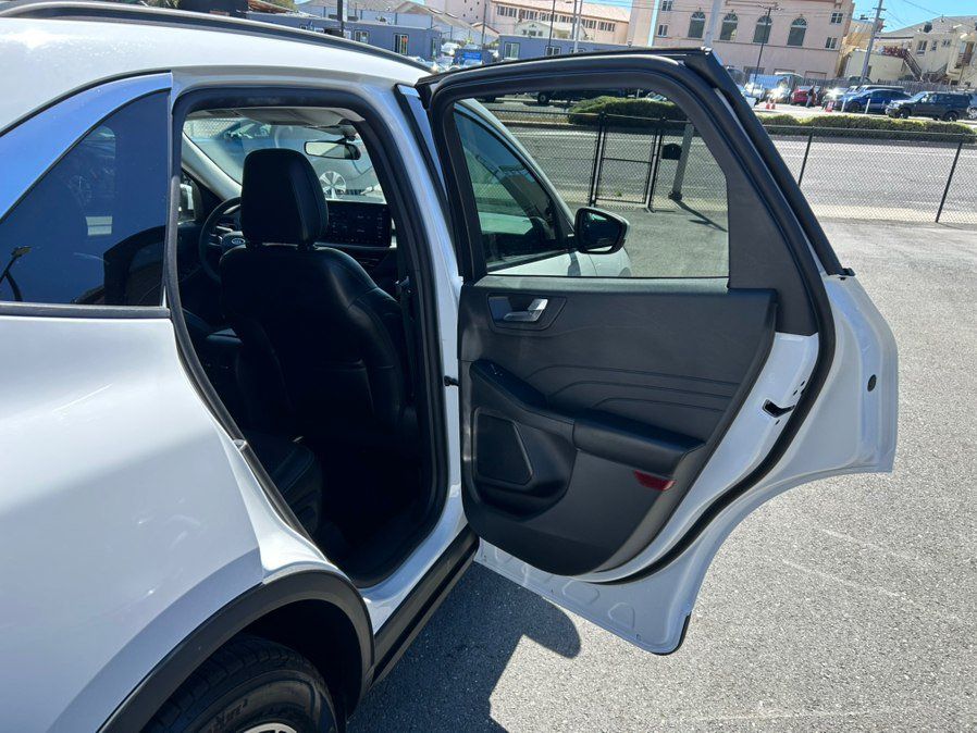 Used 2023 Ford Escape SE FWD image 38