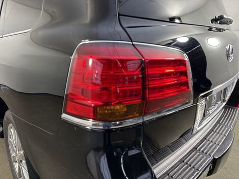 Used 2011 Lexus LX 570 4WD w/ Luxury Pkg image 33