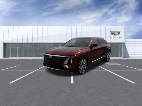 Used 2025 Cadillac Lyriq Luxury w/ LPO, Floor Liner Package AWD/4WD image 6