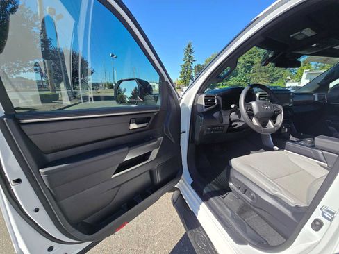 Used 2025 Toyota Tundra SR5 w/ SR5 Premium Package AWD/4WD image 21