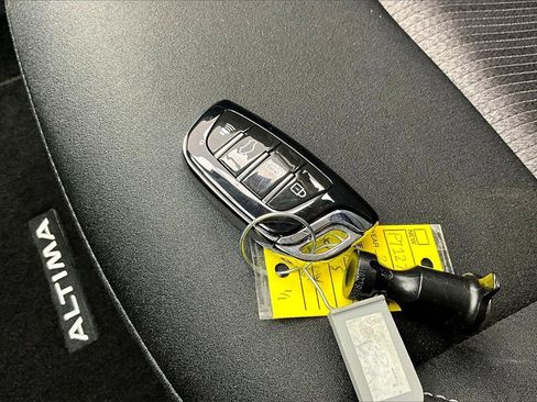 Used 2024 Nissan Altima 2.5 S image 11