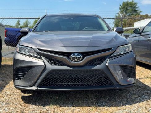 Used 2020 Toyota Camry SE image 3