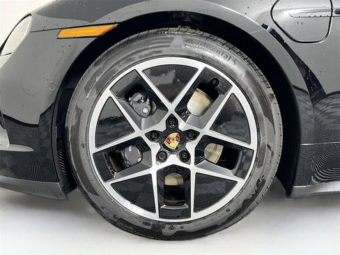 New 2025 Porsche Taycan image 33