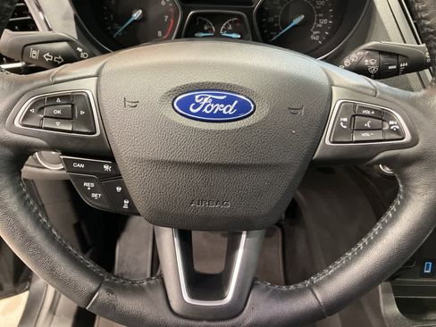 Used 2019 Ford Escape Titanium image 17