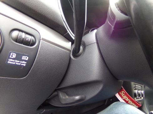 Used 2013 Volkswagen Golf TDI image 38