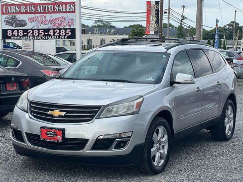Used 2017 Chevrolet Traverse LT w/ Style and Technology Package AWD/4WD image 3
