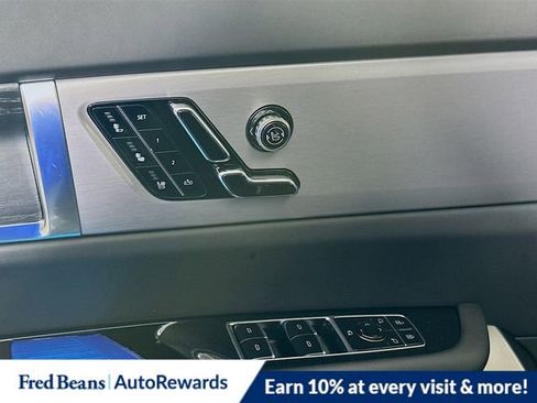 New 2026 Cadillac Vistiq Platinum image 17