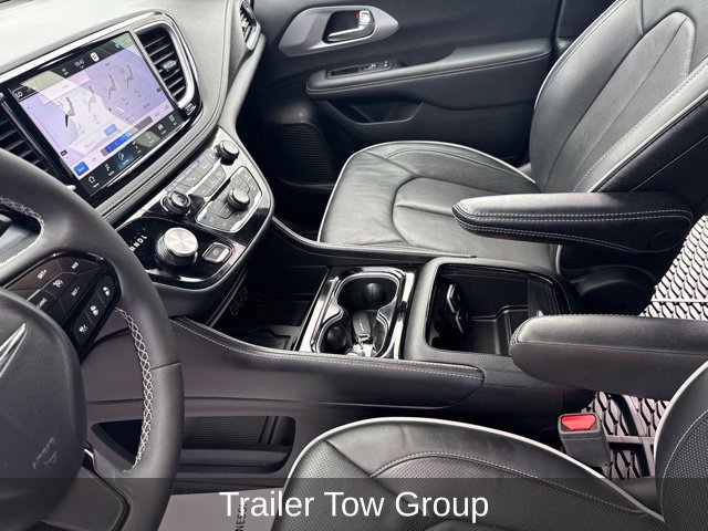 Certified 2025 Chrysler Pacifica Limited w/ Trailer Tow Group AWD/4WD image 19