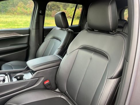 New 2025 Jeep Grand Cherokee Limited w/ Black Appearance Package image 12