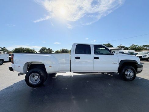 Used 2006 Chevrolet Silverado 3500 W/T w/ Heavy-Duty Power Package image 4