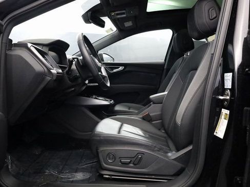 Used 2024 Audi Q4 e-tron Premium Plus w/ Premium Plus image 11