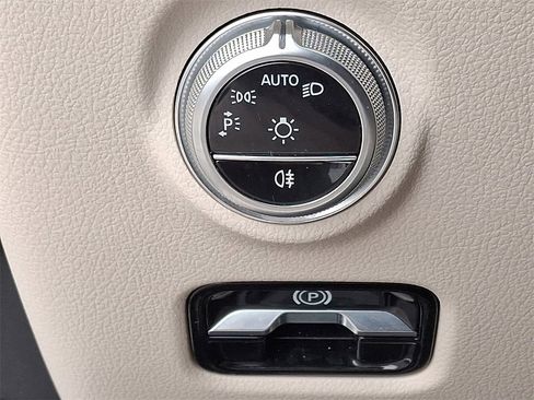 Used 2024 Mercedes-Benz C 300 4MATIC Sedan image 24