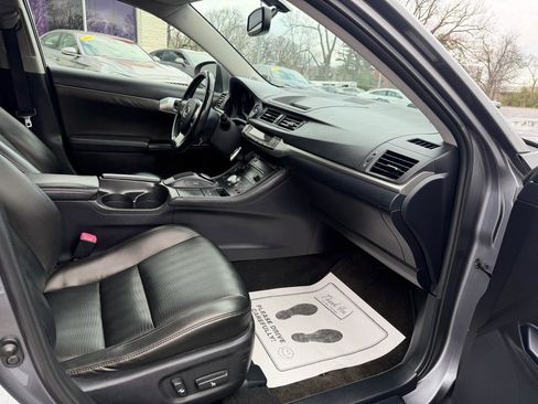 Used 2013 Lexus CT 200h w/ Premium Pkg w/Navigation image 17