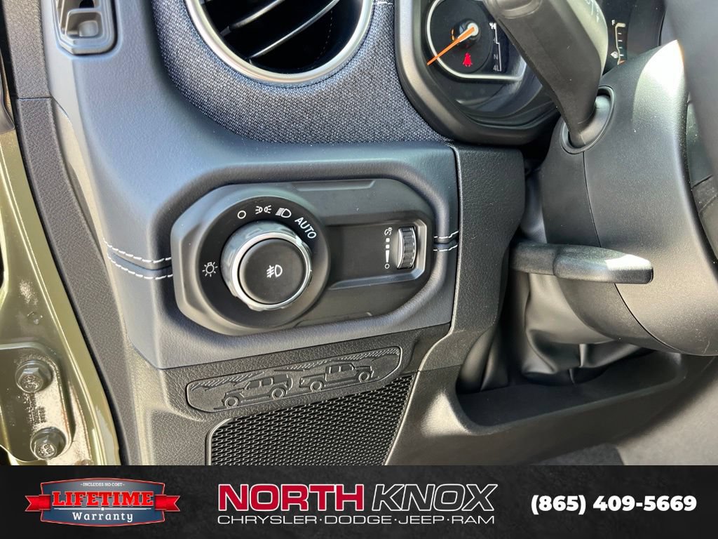 New 2026 Jeep Wrangler Unlimited Sahara w/ Rockslide Package AWD/4WD image 7