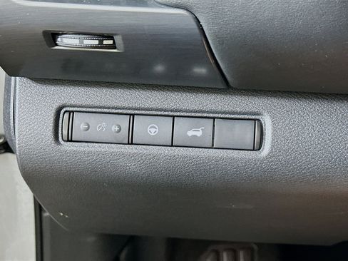 Used 2025 Nissan Pathfinder SL image 17