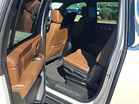 Used 2021 Chevrolet Suburban High Country RWD image 20