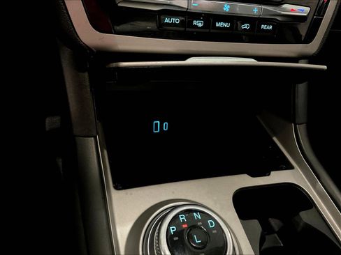 Used 2023 Ford Explorer XLT AWD/4WD image 16
