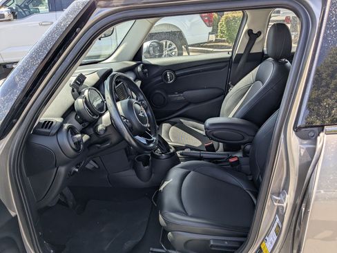 Used 2017 MINI Cooper 4-Door Hardtop FWD image 25