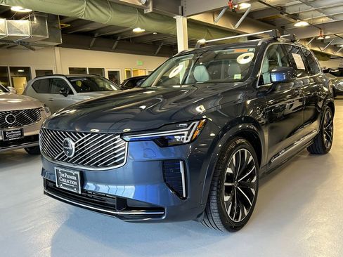 Certified 2025 Volvo XC90 T8 Ultra image 5