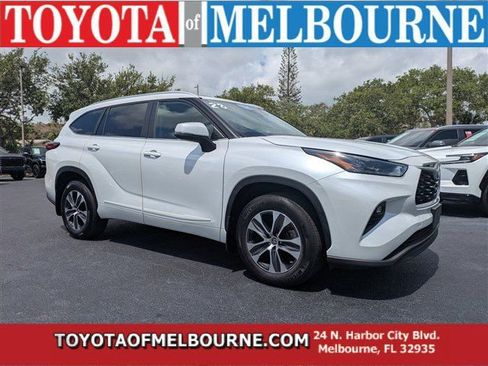 Used 2023 Toyota Highlander XLE AWD/4WD image 1
