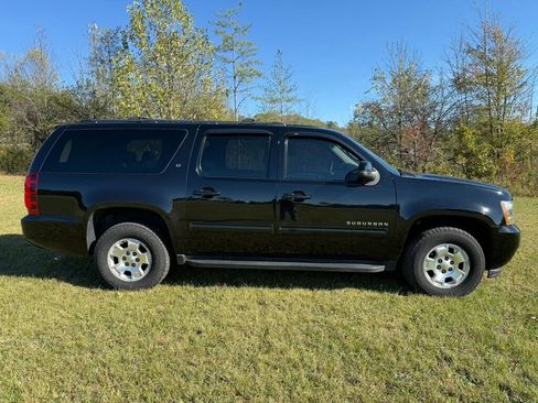 Used 2014 Chevrolet Suburban LT w/ Luxury Package image 2