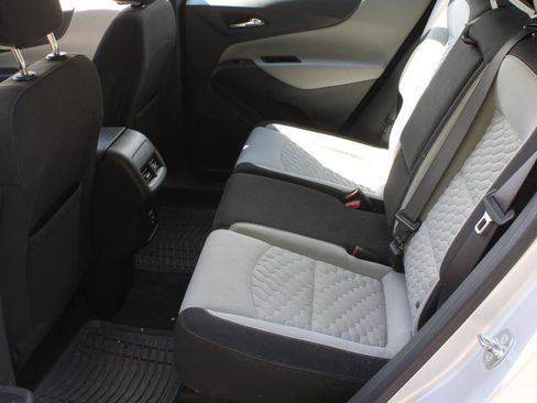 Used 2021 Chevrolet Equinox LS AWD/4WD image 16