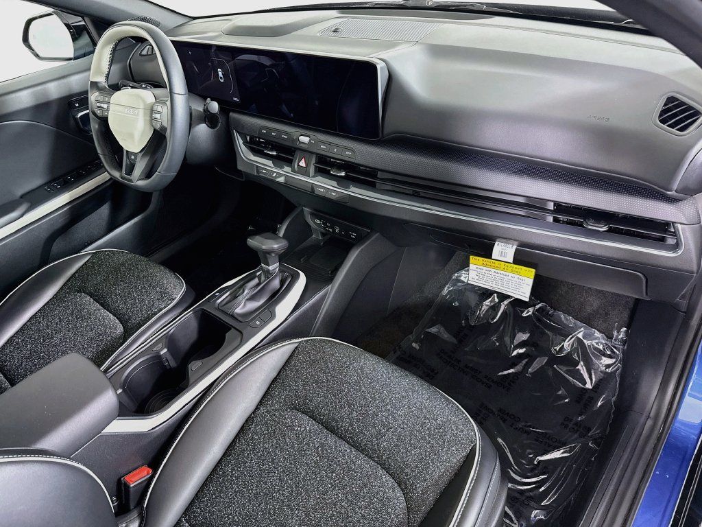 Used 2025 Kia K4 GT-Line w/ GT-Line Sunroof Package FWD image 32