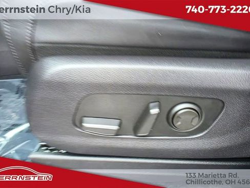 Used 2024 Kia Carnival LX image 15