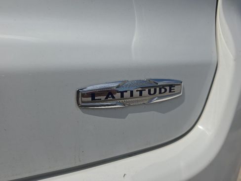 Used 2024 Jeep Compass Latitude AWD/4WD image 17