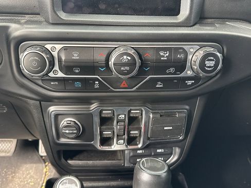 Used 2023 Jeep Wrangler Unlimited Sahara image 7