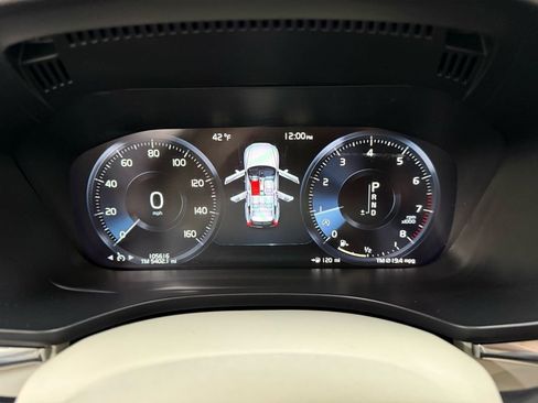 Used 2018 Volvo XC60 T6 Momentum w/ Advanced Package image 31