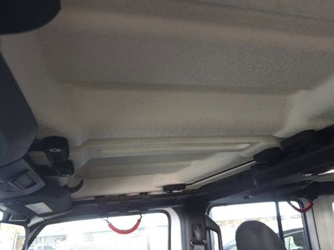 Used 2018 Jeep Wrangler Unlimited Sport S AWD/4WD image 13