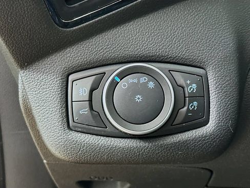 Used 2019 Ford Escape Titanium FWD image 12