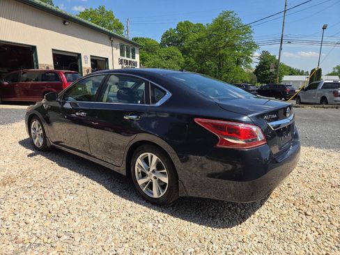 Used 2013 Nissan Altima 2.5 SL w/ Technology Pkg FWD image 4