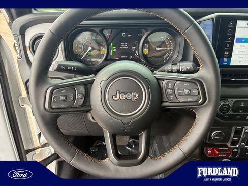 Used 2024 Jeep Wrangler Unlimited AWD/4WD image 9