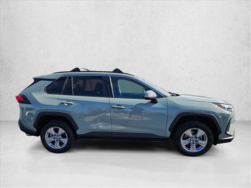 Used 2022 Toyota RAV4 XLE w/ XLE Grade Weather Package image 4