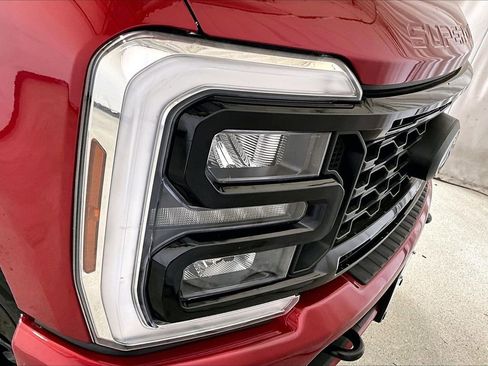 Used 2025 Ford F250 Lariat w/ Black Appearance Package image 12