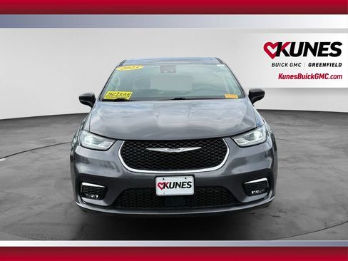 Used 2023 Chrysler Pacifica Touring-L FWD image 4