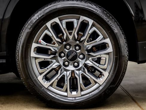 Used 2024 GMC Yukon Denali Ultimate AWD/4WD image 37