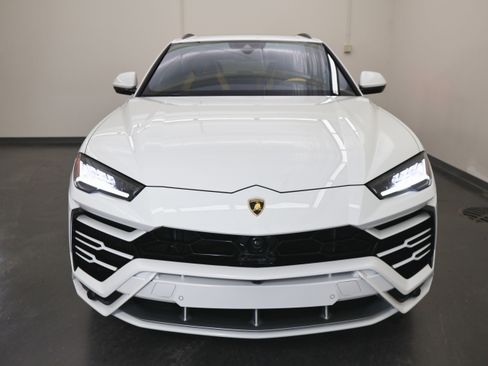 Used 2022 Lamborghini Urus image 8