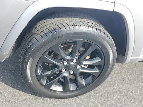 Used 2021 Jeep Grand Cherokee Altitude AWD/4WD image 5