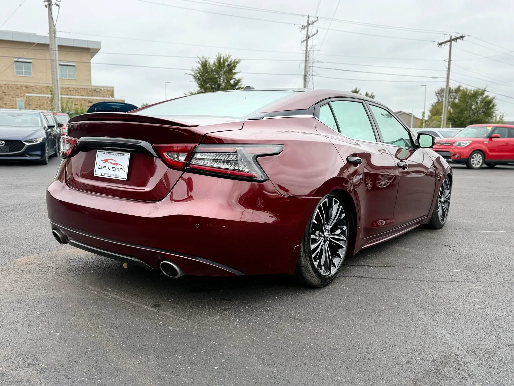Used 2016 Nissan Maxima Platinum w/ Interior Lighting Package FWD image 3