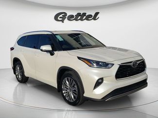 Used 2021 Toyota Highlander Platinum video 2
