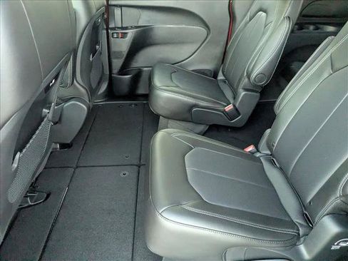 New 2026 Chrysler Pacifica Select image 15