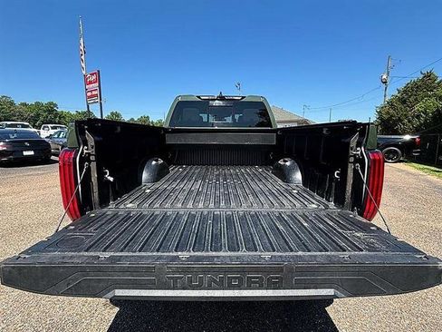 Used 2022 Toyota Tundra SR5 w/ SR5 Convenience Package AWD/4WD image 38