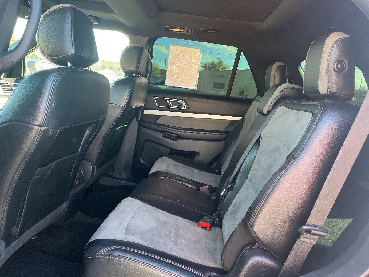 Used 2017 Ford Explorer XLT w/ Equipment Group 202A FWD image 13
