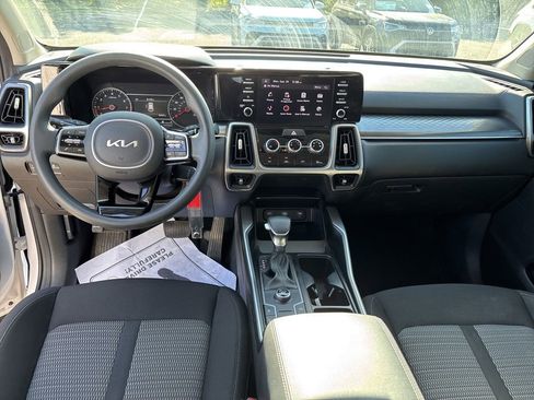 Used 2023 Kia Sorento LX image 26