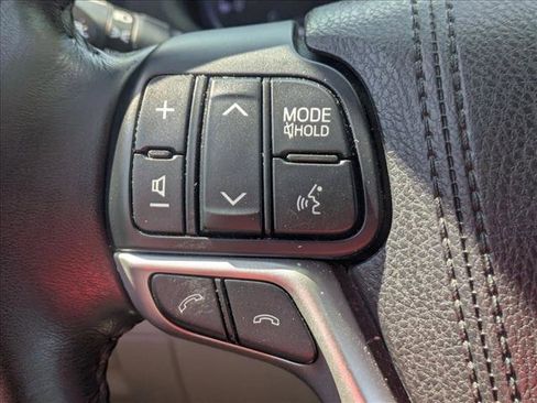 Used 2018 Toyota Highlander XLE image 14