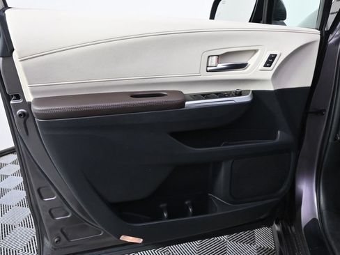 Used 2023 Toyota Sienna Platinum AWD/4WD image 23